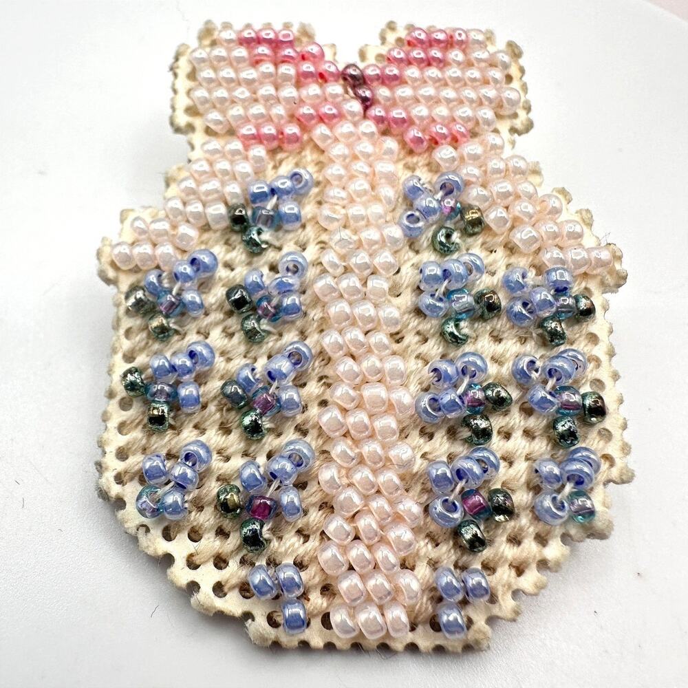 Vintage 90s Seed Beaded Stitch Craft Brooch Pin Pastel Bow Classic Jewelry Y2K